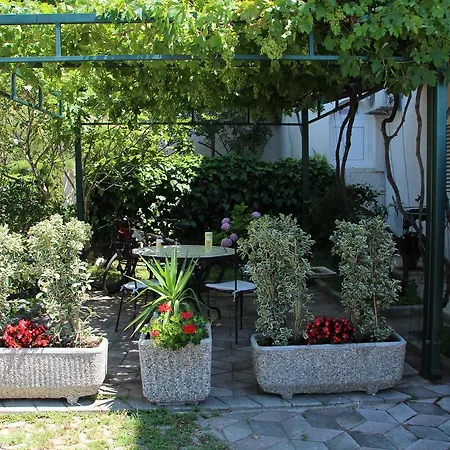 Tafra Apartment