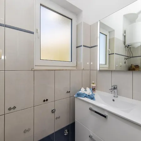 Tafra Apartment