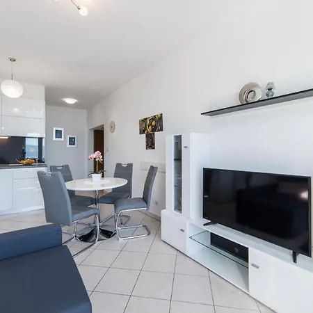 Tafra Apartment *